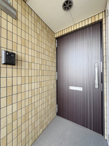 ウッディライフお花茶屋の玄関|ドキドキの新生活も、安心してスタート。ぴったりの住まいを見つけませんか？クランディアが一緒に住まい選びをサポートします‼　まずは、お気軽にお問合せください　＃クランディア