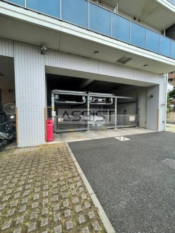 北松レジデンスの駐車場