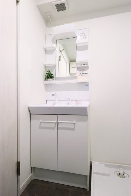 CIELBLUE千川の独立洗面台|家具・小物はイメージです