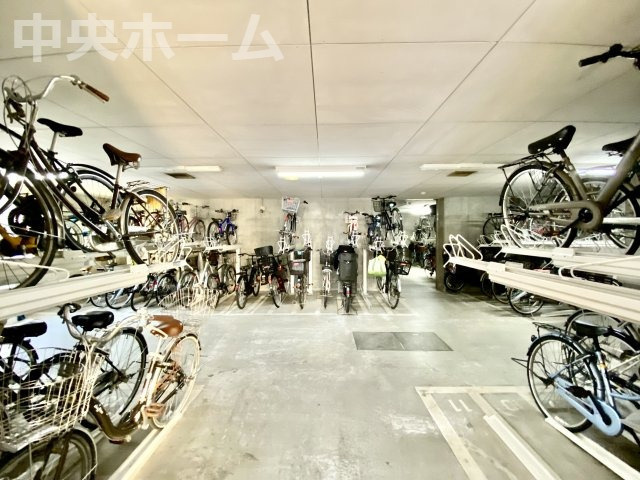 御殿山デュープレックス葛西城本丸の駐輪場|【自転車置き場】最新の空き状況や費用などの詳細は担当スタッフまでお問い合わせください。