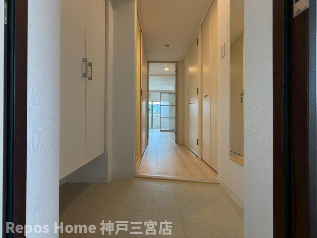 セレニテ神戸元町の玄関