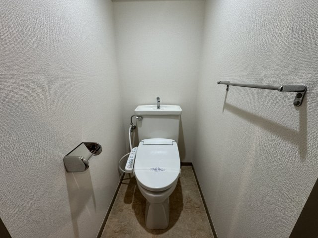 L-commuPLUS相模大野のトイレ|画像は別部屋のものです。相違がある場合、現況優先。