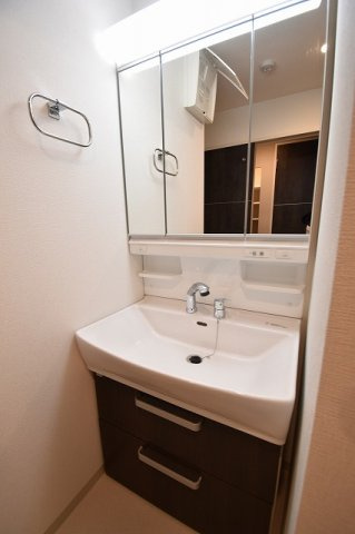 大阪市東成区東今里３丁目の賃貸マンションの洗面所