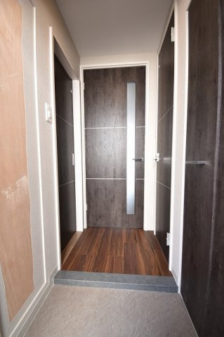 大阪市東成区東今里３丁目の賃貸マンションの玄関