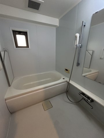 半田市旭町　スペクトル旭町弐番館の浴室