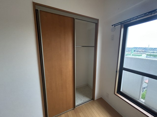 半田市旭町　スペクトル旭町弐番館の収納|6帖①　収納
