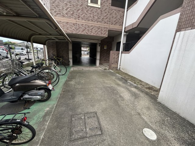 半田市旭町　スペクトル旭町弐番館の駐車場