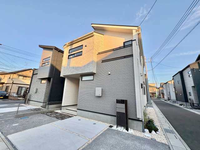 《仲介手数料半額》北本市中丸7丁目全12棟　4号棟の前面道路含む現地写真