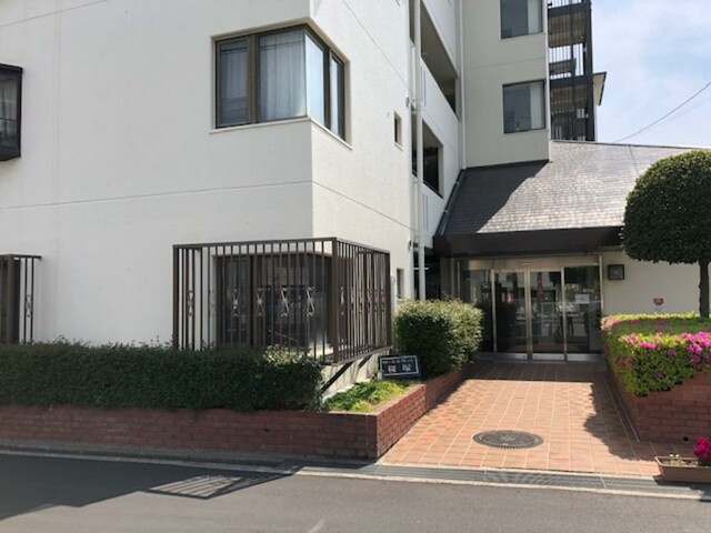 ローレルコート桜塚のエントランス|ゆとりのあるエントランスです