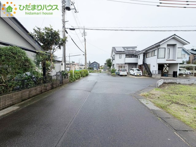 ひたちなか市高野1期　新築戸建の前面道路含む現地写真|周辺は緑も多く、スーパーやドラックストアも近い為、住環境良好です♪