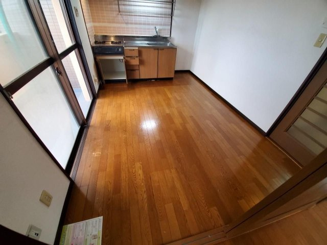 天神アコールマンションの居間・リビング|明るい室内です☆
