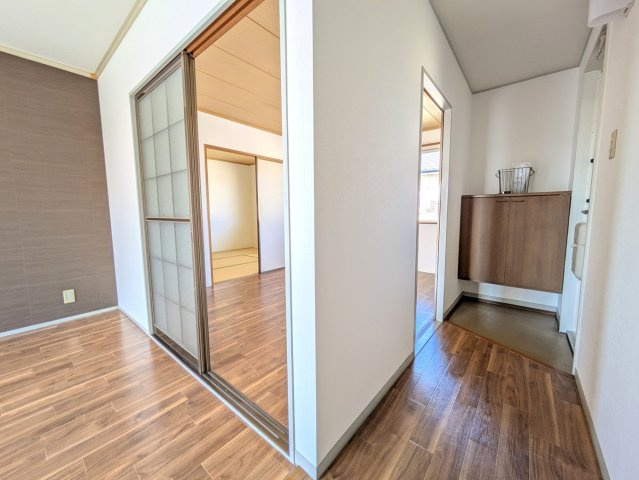 岡山市南区洲崎３丁目のアパートの玄関