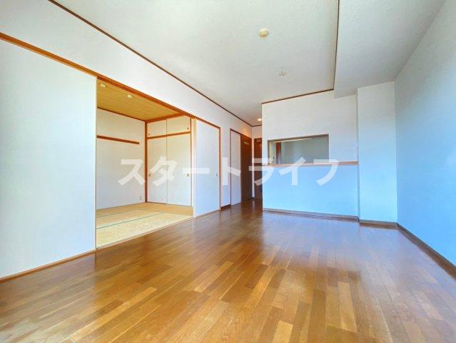大阪市淀川区野中北１丁目の賃貸マンションの居間・リビング