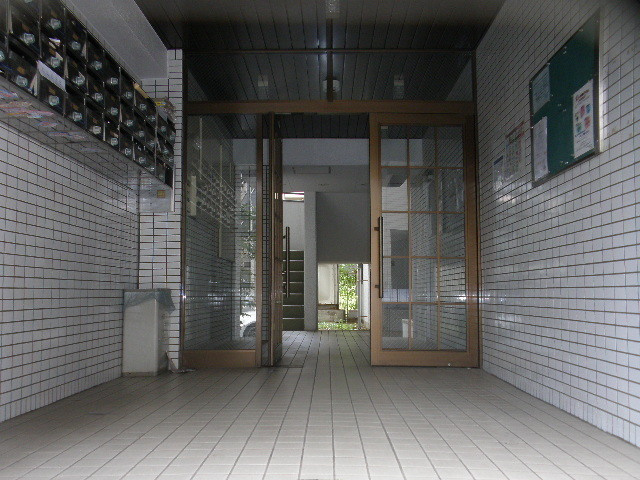 シャルマンフジ御影参番館のエントランス
