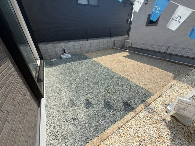 ブルーミングガーデン／北区麻生田3丁目／2号棟の庭