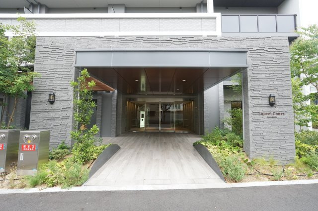 ローレルコート大阪城公園のエントランス