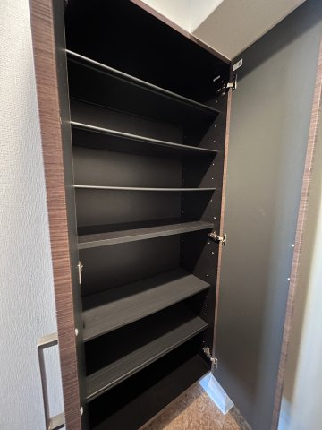 ラグゼ新大阪サウスの収納|Luxe新大阪SOUTH　シューズボックス
