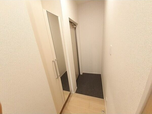 シャンテハウス中根Ⅲの玄関