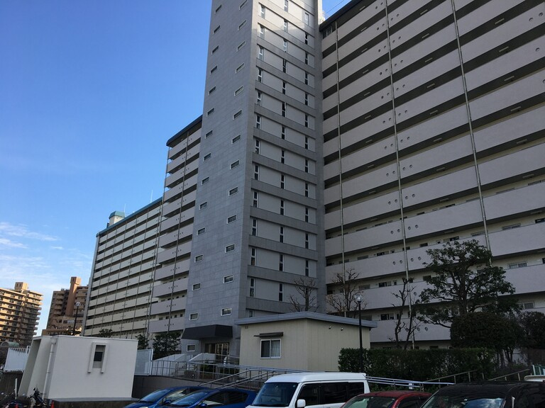 公社千里山田B・C団地A４棟の外観|落ち着いた雰囲気の外観です