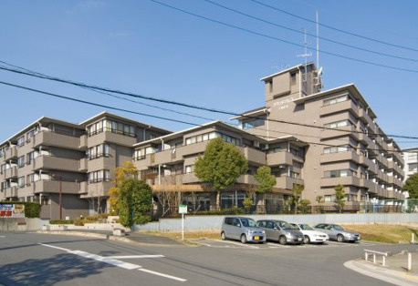 グランドパレス学園前Ａ棟の外観