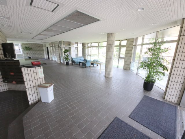 グランドパレス学園前Ａ棟のロビー