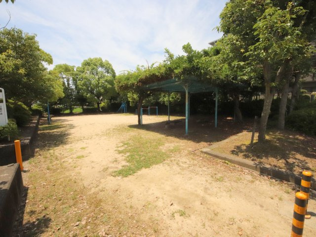 グランドパレス学園前Ａ棟の庭