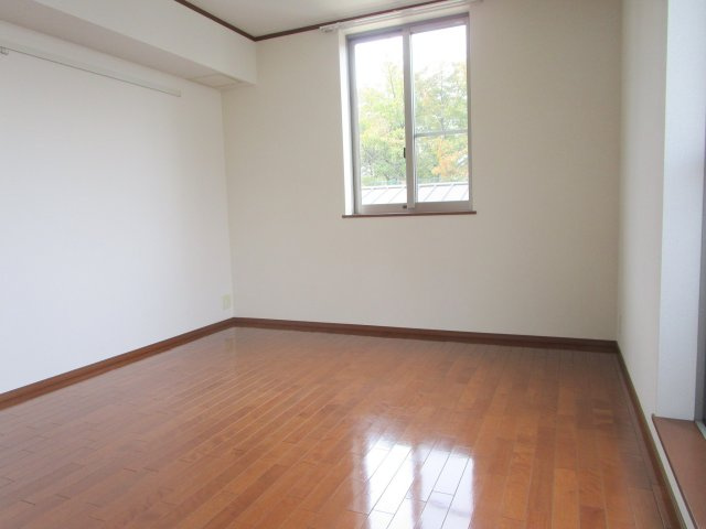 ハーベストの居間・リビング|★最上階角部屋、２面採光で明るいお部屋です♪
