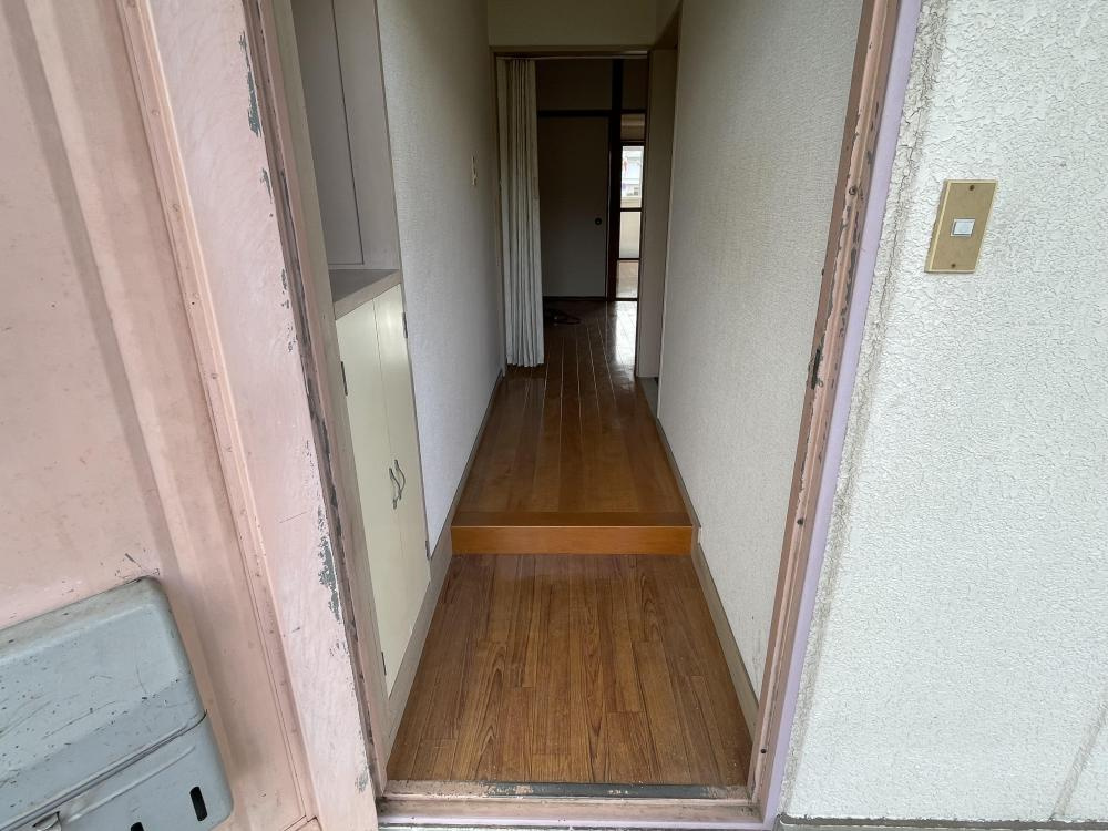 森山ハイツの玄関
