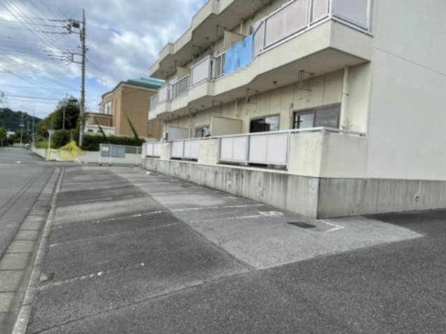 森山ハイツの駐車場