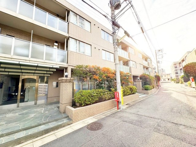 レジディア世田谷若林のエントランス