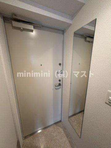 セレニテ難波西アリエの玄関