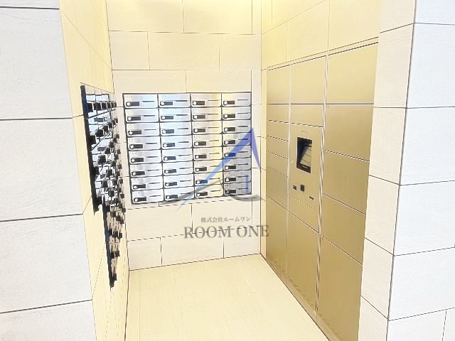 アーバネックス千代田淡路町のその他共用部分|集合ポストと宅配ボックスです。