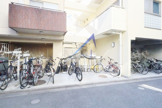 プレール・ドゥーク新宿御苑のその他共用部分|駐輪場です。