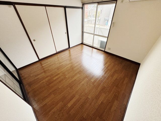 レクサス海田の洋室