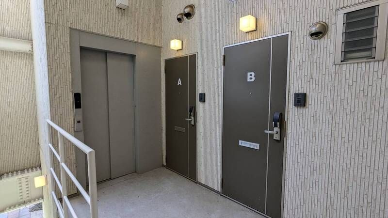 スカイライト助信のエントランス