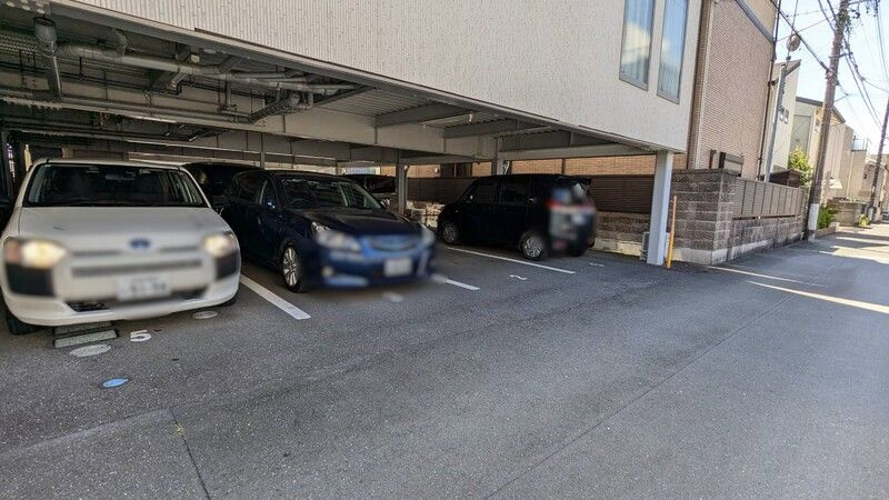 スカイライト助信の駐車場