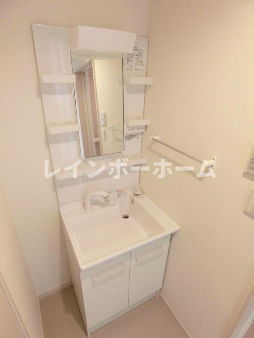 仲介手数料（賃料の1.10ヵ月）の50％OFF対象物件！の洗面所|ゆったりとスペースのある洗面所