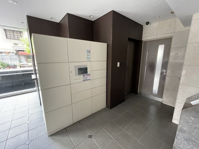 アルファステイツ市駅西のその他共用部分|不在時でも荷物を受け取れる宅配ボックスは、共働き世帯やお出かけが多いご家庭の生活を支える設備です。