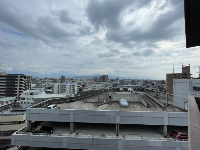 アルファステイツ市駅西の展望|9階という高層階からの眺望はプライバシーも守られやすく、大きな空を感じながらリフレッシュできます。