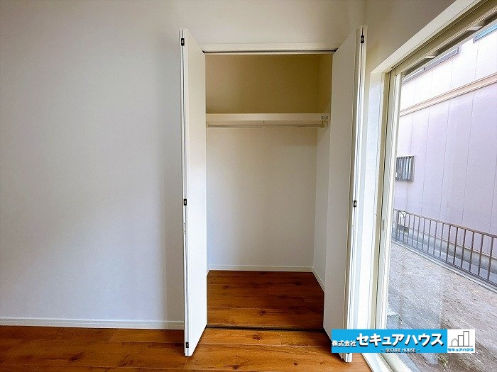 【中古戸建】刈谷市一ツ木町鵜島の収納|【1階西側洋室6帖のクローゼット】
◆全居室収納付きのため各居室ごとにお洋服や荷物をしまうことができます。　　　　　　　　　　　　　　　　　　　　　　　　　　　　　　　　　　　　　　　　　　　　　　　