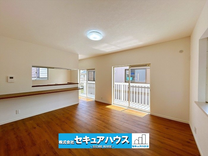 【中古戸建】刈谷市一ツ木町鵜島の居間・リビング|【2026年8月リフォーム完了済】
◆本日ご案内可能365日営業中！詳しいリフォーム内容はお問合せ下さい！
◆名鉄名古屋本線「一ツ木」駅まで徒歩約10分。通勤・通学に便利です。　　　　　　　　　