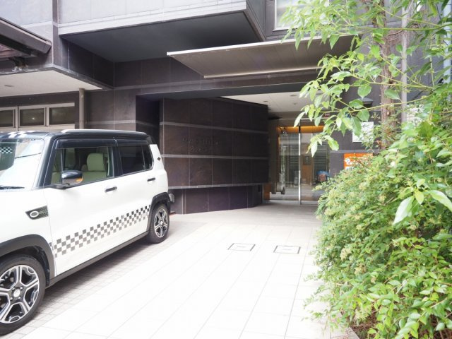 グランガーデン足代新町のエントランス