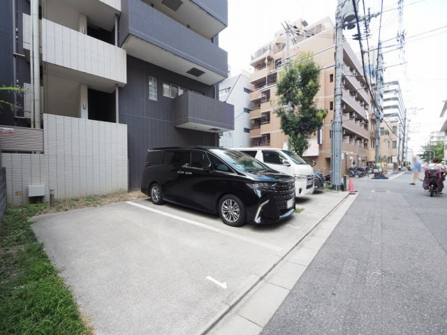 グランガーデン足代新町の駐車場