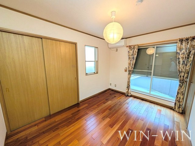 曙町測点戸建の洋室