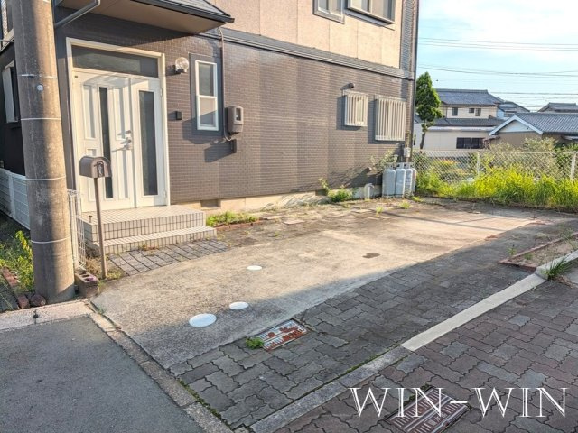曙町測点戸建の駐車場