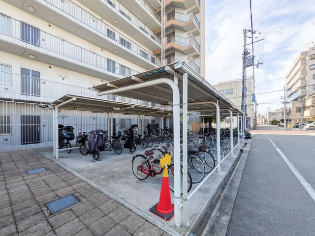 エーデル深江橋の駐車場