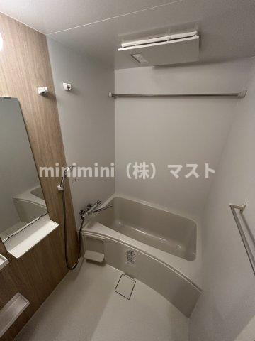 セレニテ難波西アリエの浴室