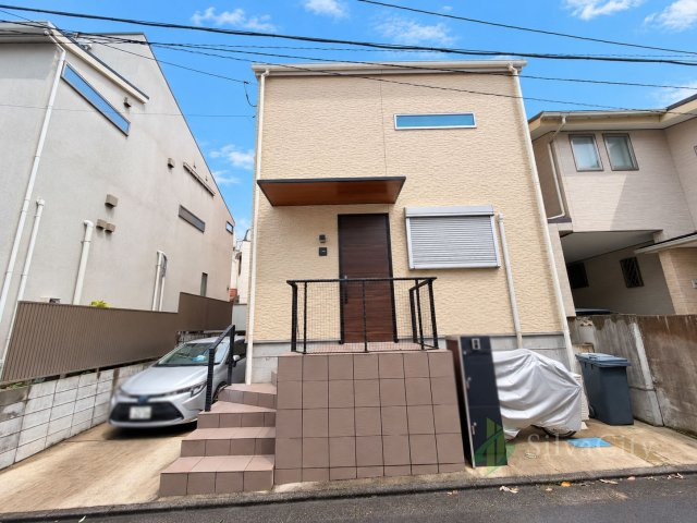品川区旗の台6丁目の外観|建物を正面から望む外観写真。玄関へと続くアプローチや建物の雰囲気をご確認いただけます。