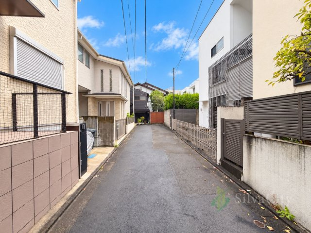 品川区旗の台6丁目の前面道路含む現地写真|現地前面道路の様子です。交通量や周辺の街並みなど、ぜひ現地でもお確かめください。