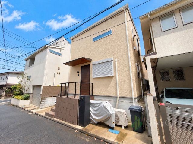品川区旗の台6丁目の外観|シンプルで飽きのこないデザインの外観。周囲の住宅街にも自然に馴染む佇まいです。